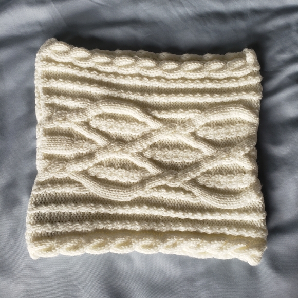 Banana Republic Cable Knit White Scarf - Picture 2 of 5